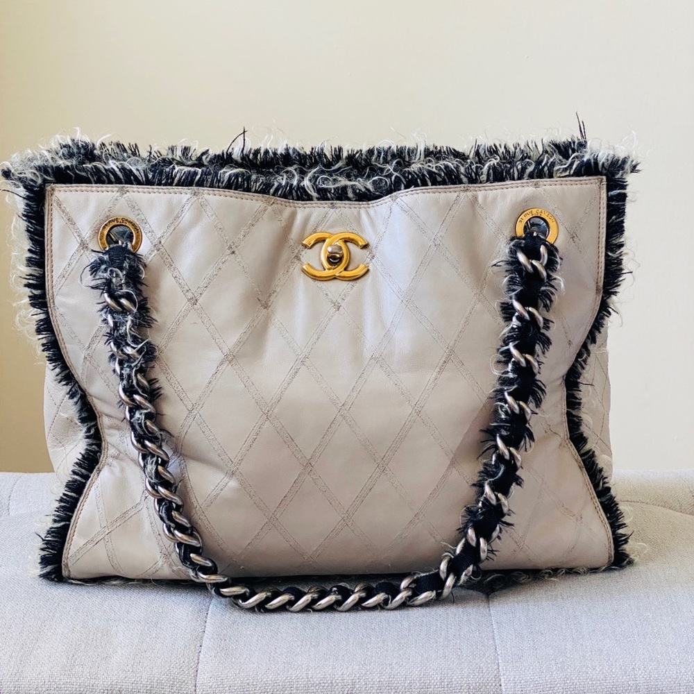 SOLD Chanel Tweed Trim Light Grey Leather Tote - Picture 3 of 16